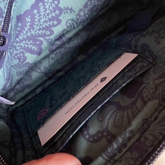 VERA BRADLEY RFID CONVERTIBLE POUCH CROSSBODY “ JAVA NAVY CAMO “ - Picture 3 of 4